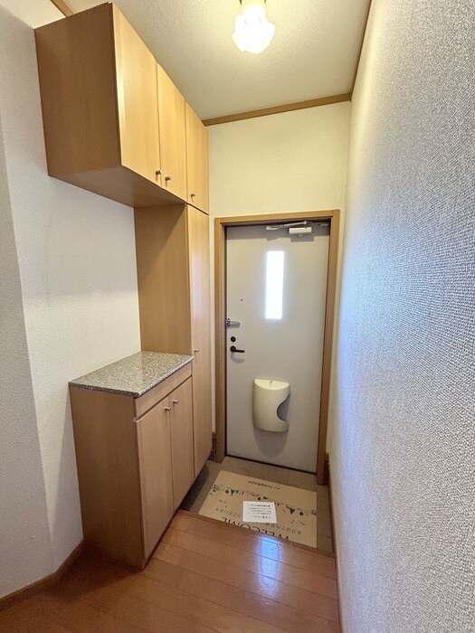 物件内観写真16　(玄関)