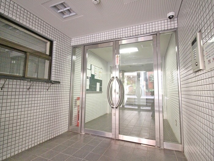 物件外観写真3　(エントランス部分)