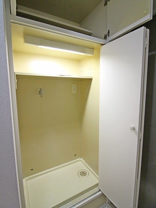 物件内観写真12　(洗濯機置場)