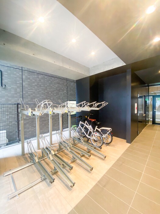 物件外観写真4　(駐輪場)