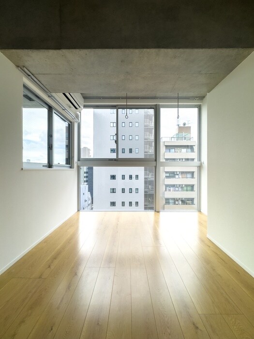 物件内観写真11　(室内からの展望)