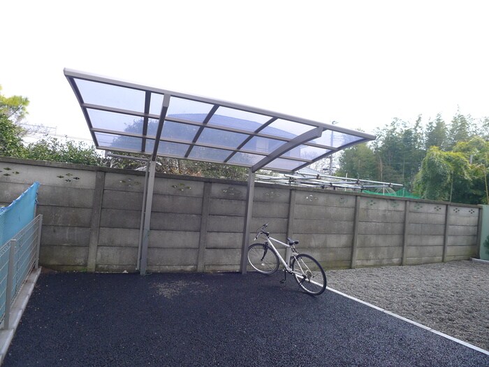 物件外観写真2　(駐輪場)