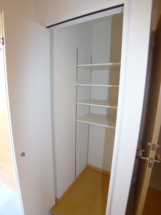 物件内観写真8　(収納)