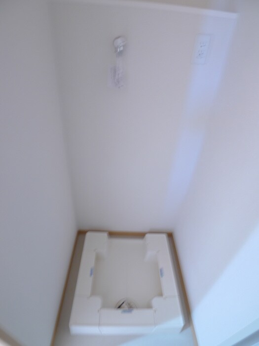 物件内観写真17　(洗濯機置場)