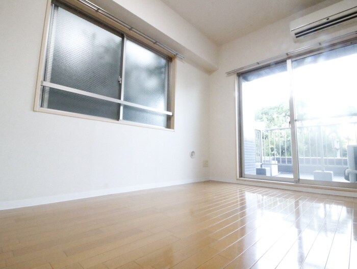 物件内観写真7　(室内からの展望)