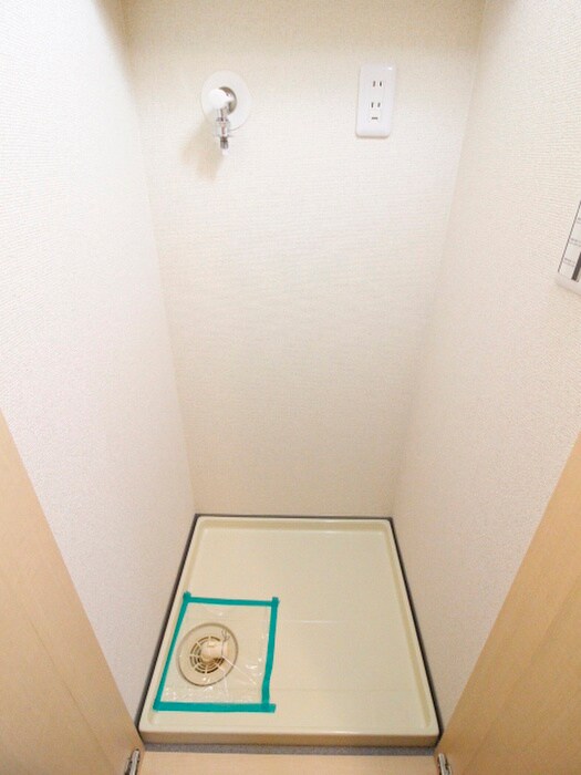 物件内観写真12　(洗濯機置場)