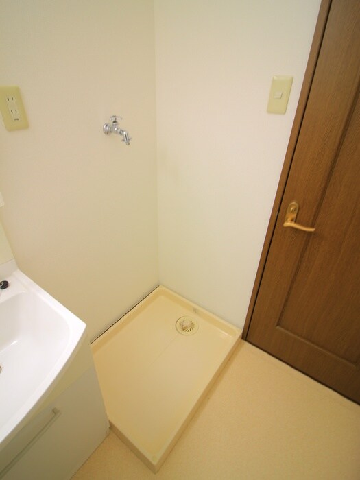 物件内観写真18　(洗濯機置場)