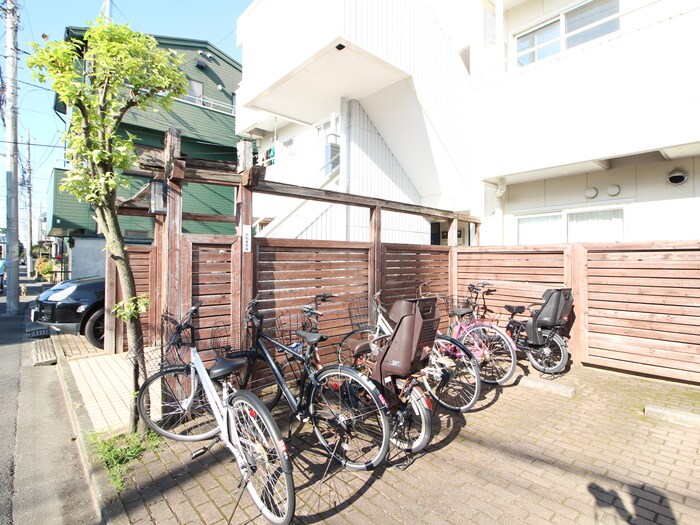 物件外観写真4　(駐輪場)