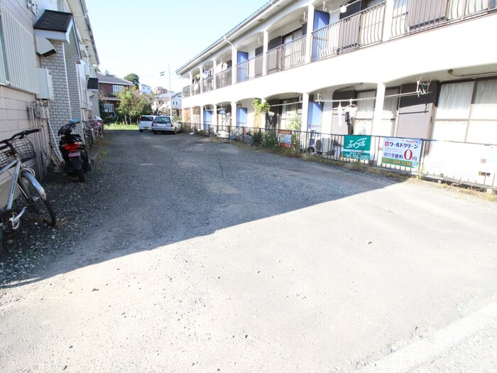 物件外観写真4　(駐車場)