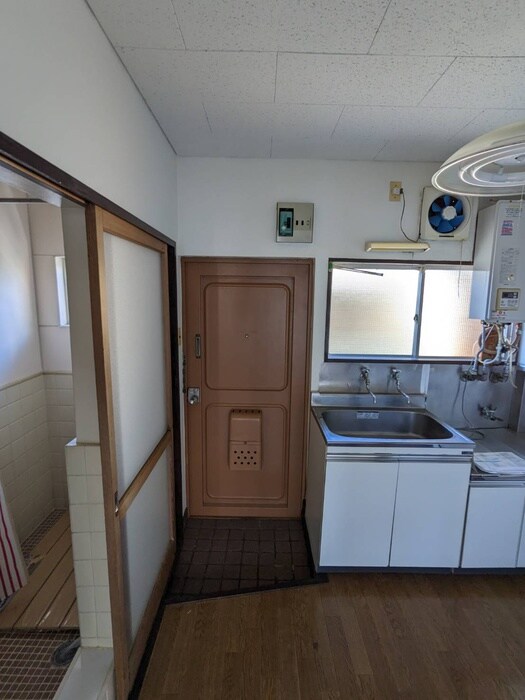 物件内観写真10　(玄関)