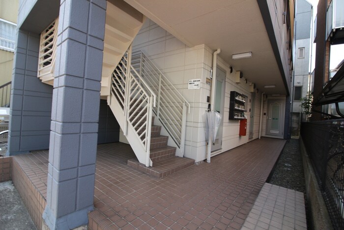物件外観写真4　(エントランス部分)