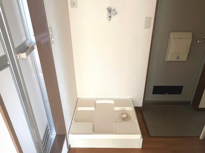 物件内観写真15　(洗濯機置場)