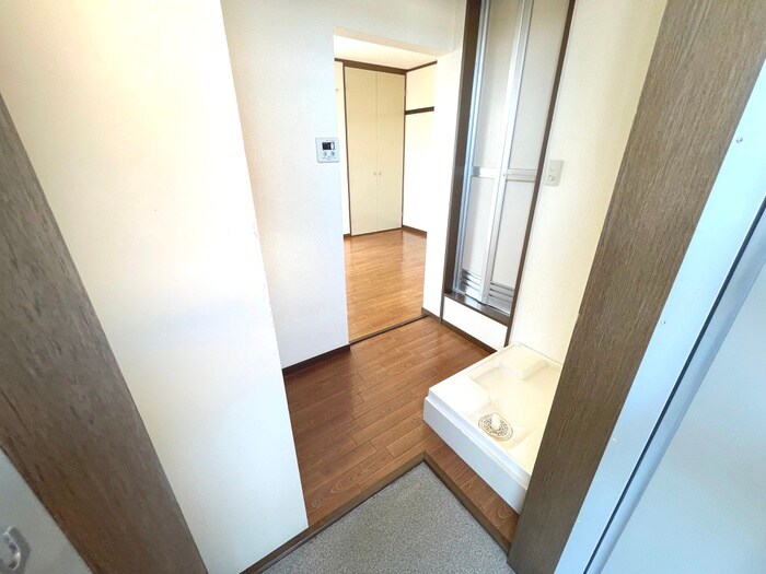 物件内観写真16　(玄関)