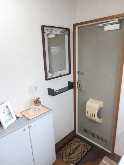 物件内観写真9　(玄関)