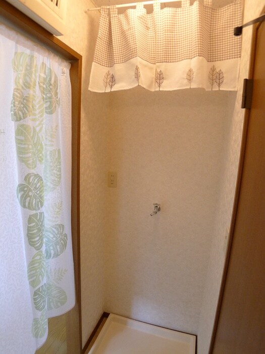 物件内観写真11　(洗濯機置場)