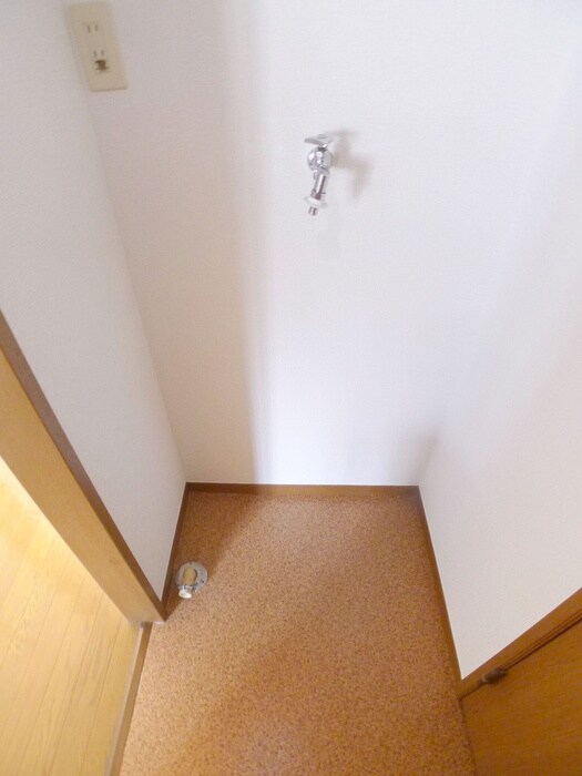 物件内観写真12　(洗濯機置場)