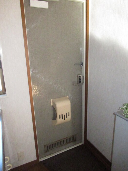 物件内観写真15　(玄関)
