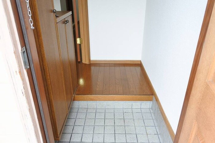 物件内観写真13　(玄関)