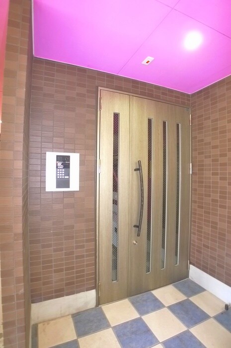 物件外観写真4　(エントランス部分)