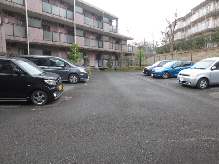 物件外観写真6　(駐車場)