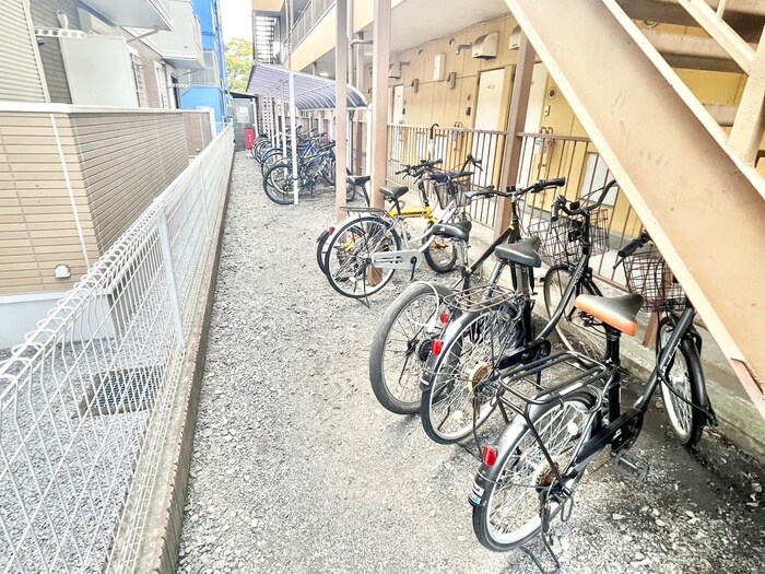 物件外観写真3　(駐輪場)