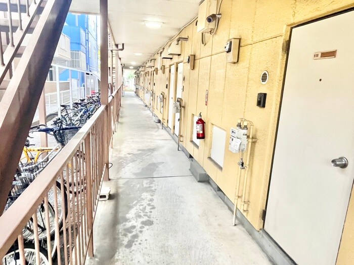 物件外観写真6　(エントランス部分)