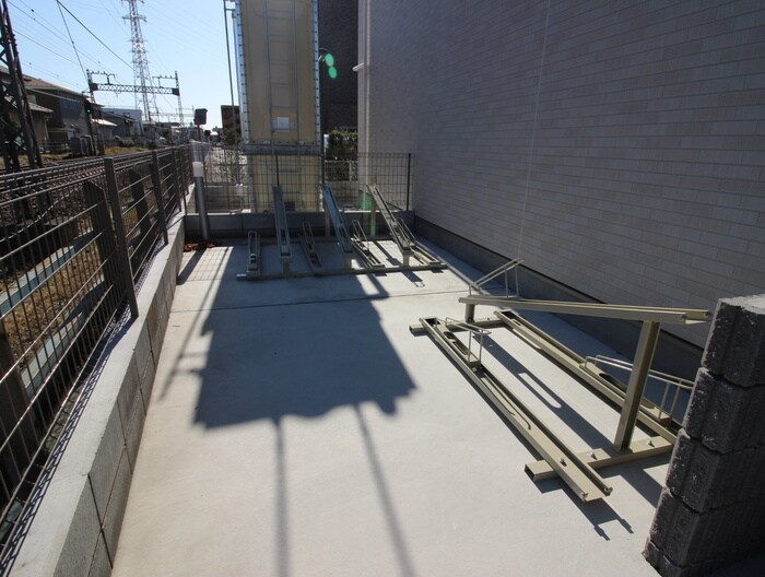 物件外観写真4　(駐輪場)