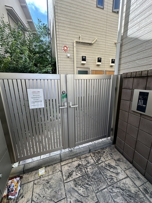 物件外観写真4　(エントランス部分)