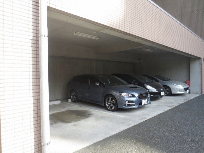 物件外観写真3　(駐車場)