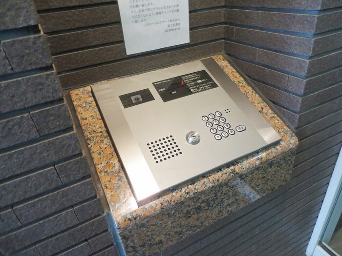 物件外観写真6　(エントランス部分)