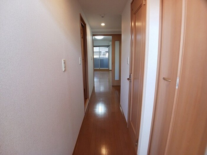 物件内観写真16　(玄関)