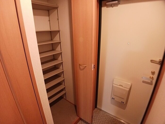 物件内観写真18　(靴箱)