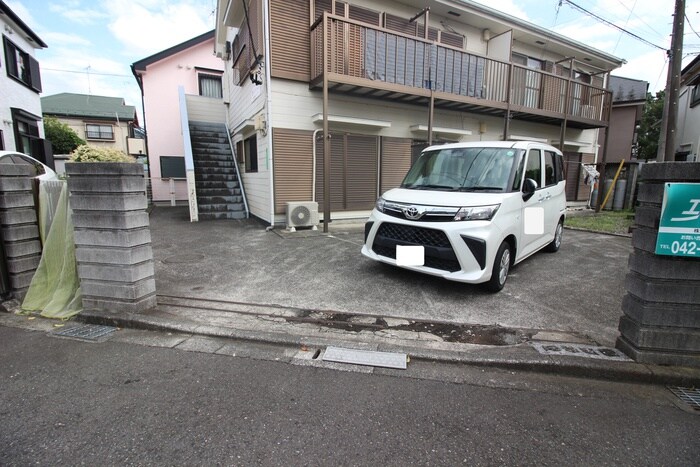 野川ハイツの駐車場