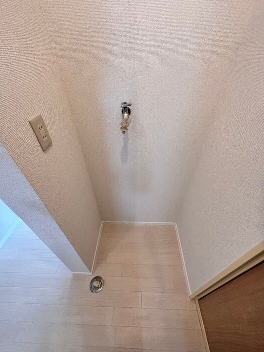 物件内観写真16　(洗濯機置場)