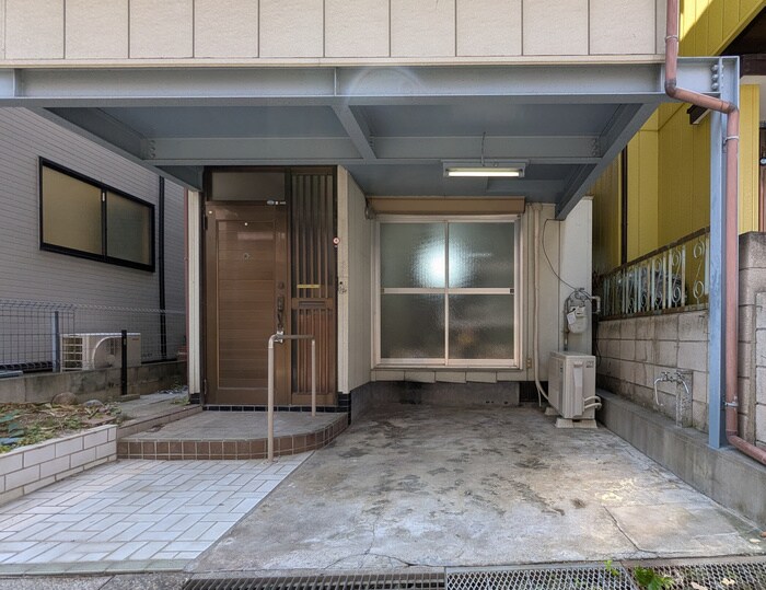 物件外観写真2　(駐車場)