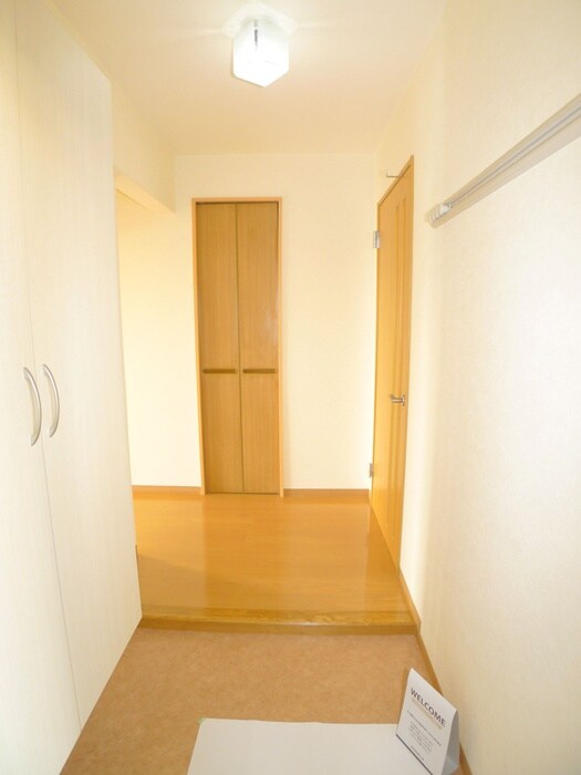 物件内観写真7　(玄関)