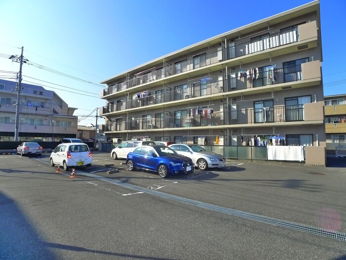 物件外観写真6　(駐車場)