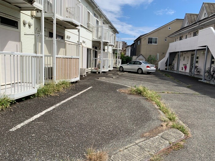 物件外観写真2　(駐車場)