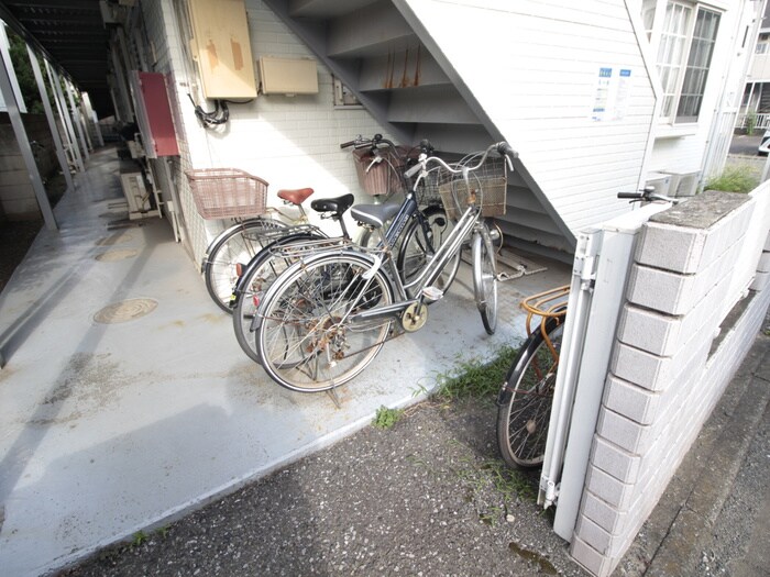 物件外観写真5　(駐輪場)