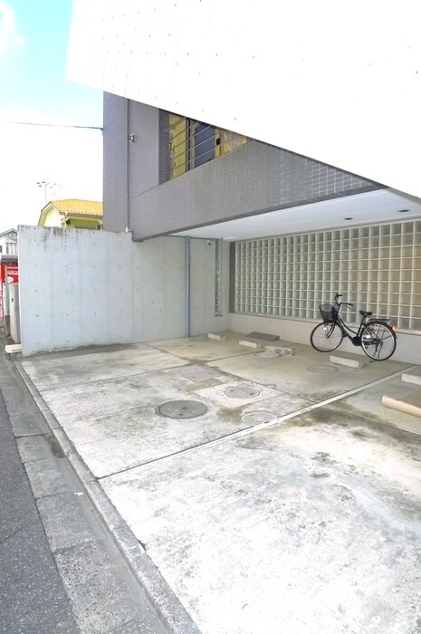 物件外観写真4　(駐車場)