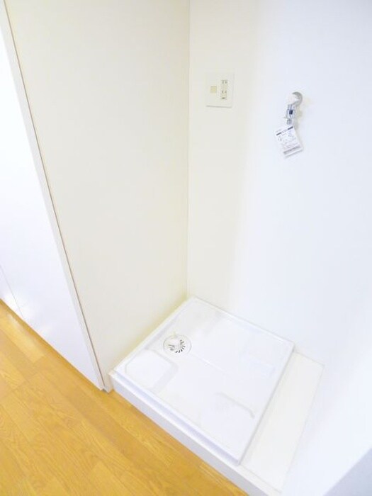 物件内観写真18　(洗濯機置場)