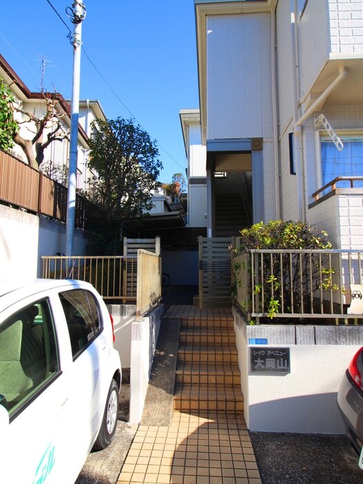 物件外観写真4　(エントランス部分)