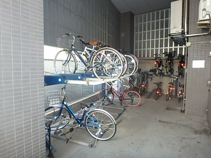 物件外観写真4　(駐輪場)