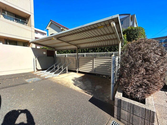 物件外観写真4　(駐輪場)