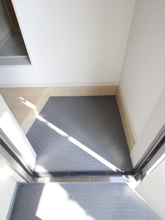 物件内観写真12　(玄関)