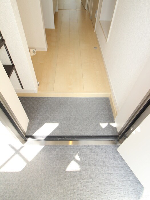 物件内観写真12　(玄関)