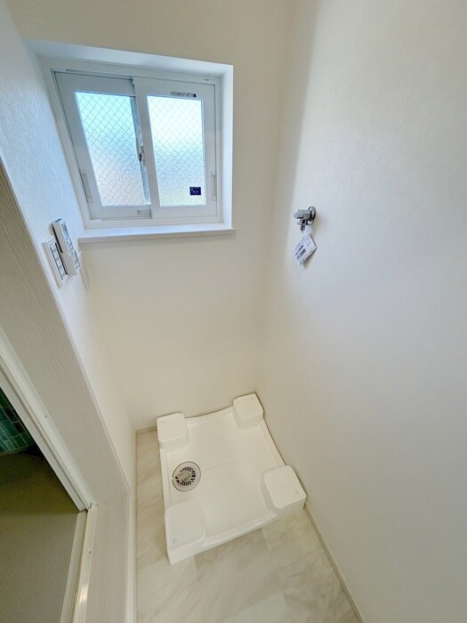 物件内観写真16　(洗濯機置場)