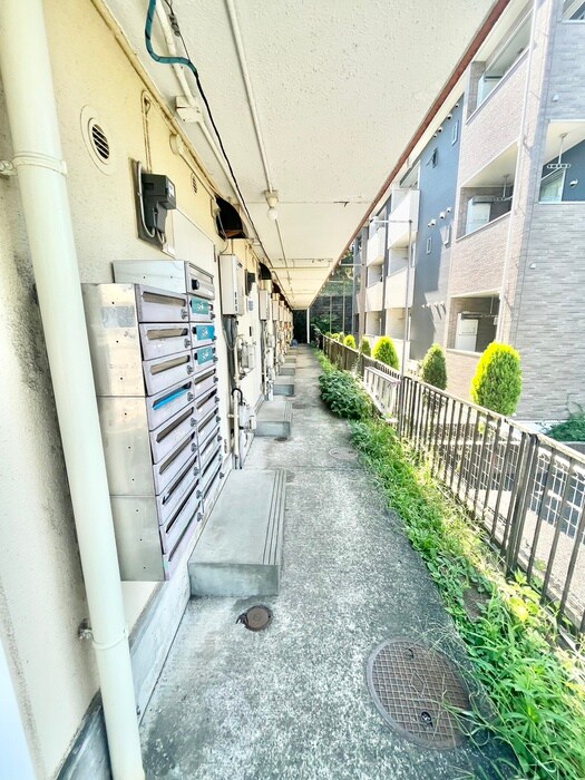 物件外観写真5　(エントランス部分)