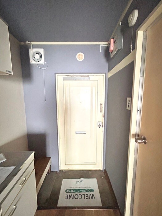 物件内観写真17　(玄関)