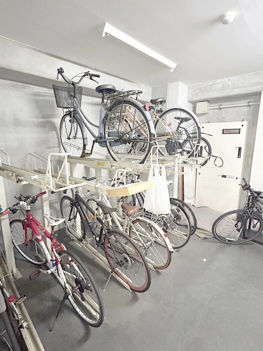 物件外観写真4　(駐輪場)